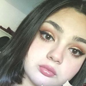 Meet your Posher, Alejandra